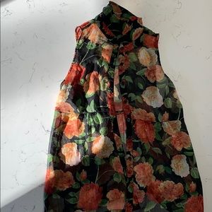 Sleevless floral shirt